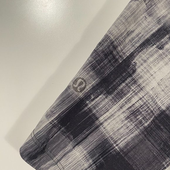 Lululemon Lightweight Lined Running Shorts 26x7 - Picture 6 of 8